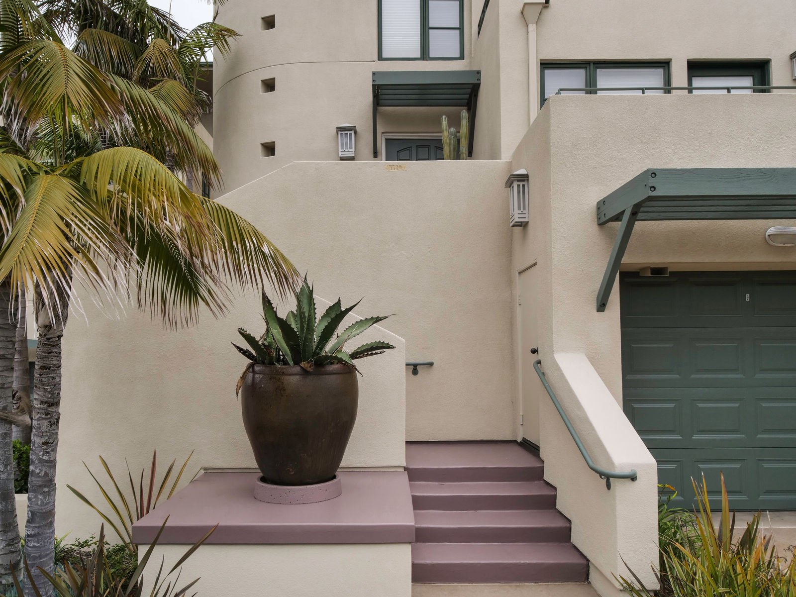 Village Point La Jolla community exterior