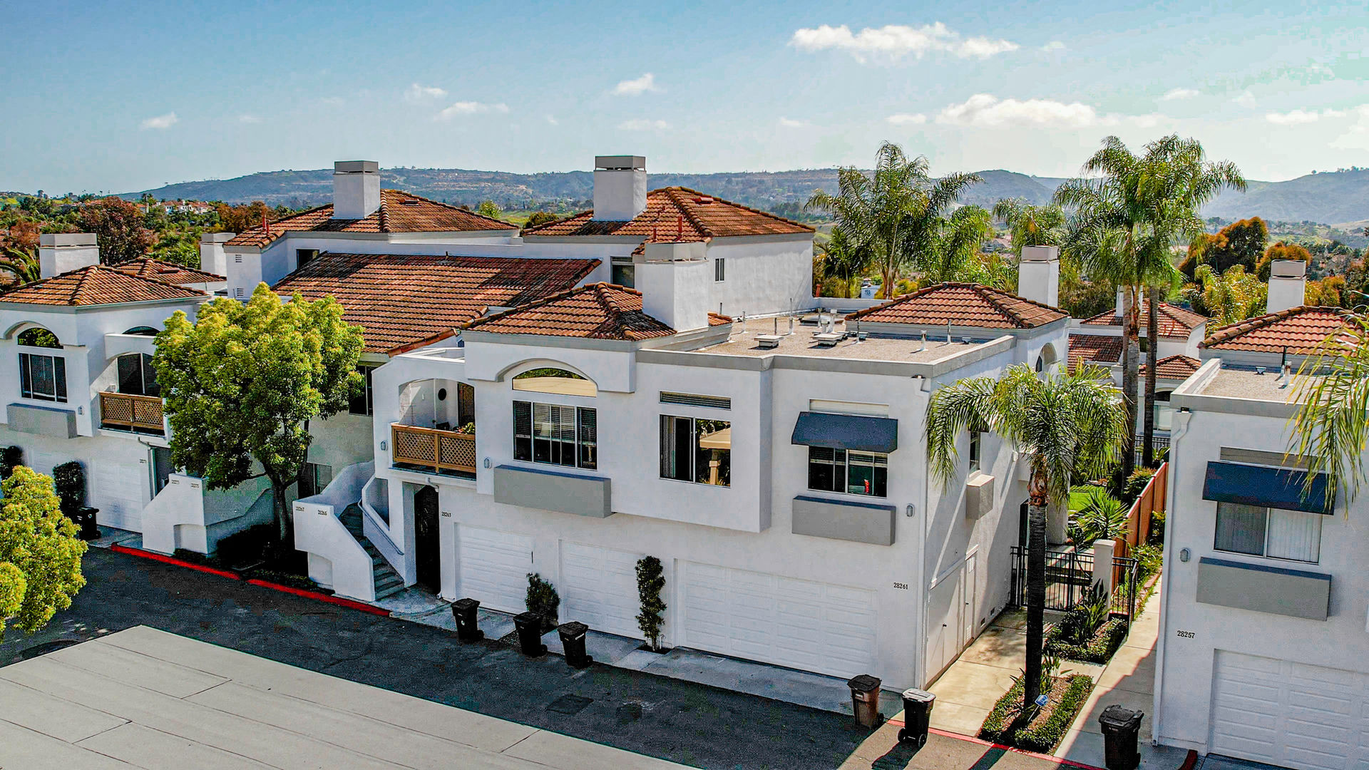 Mirador at Rancho Niguel exterior and parking area